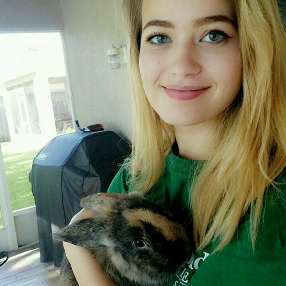 Meet your Posher, Holly - Picture 1 of 1